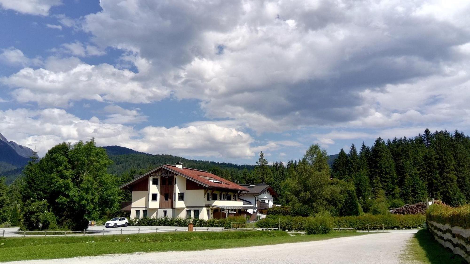 Forellenhof Appartements & Grossmutters Bungalow Leutasch Exterior foto